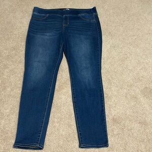 Old Navy Rockstar jeggings. Size 16